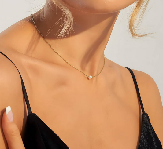 Boujee Essence classic pearl necklace - clear and gold