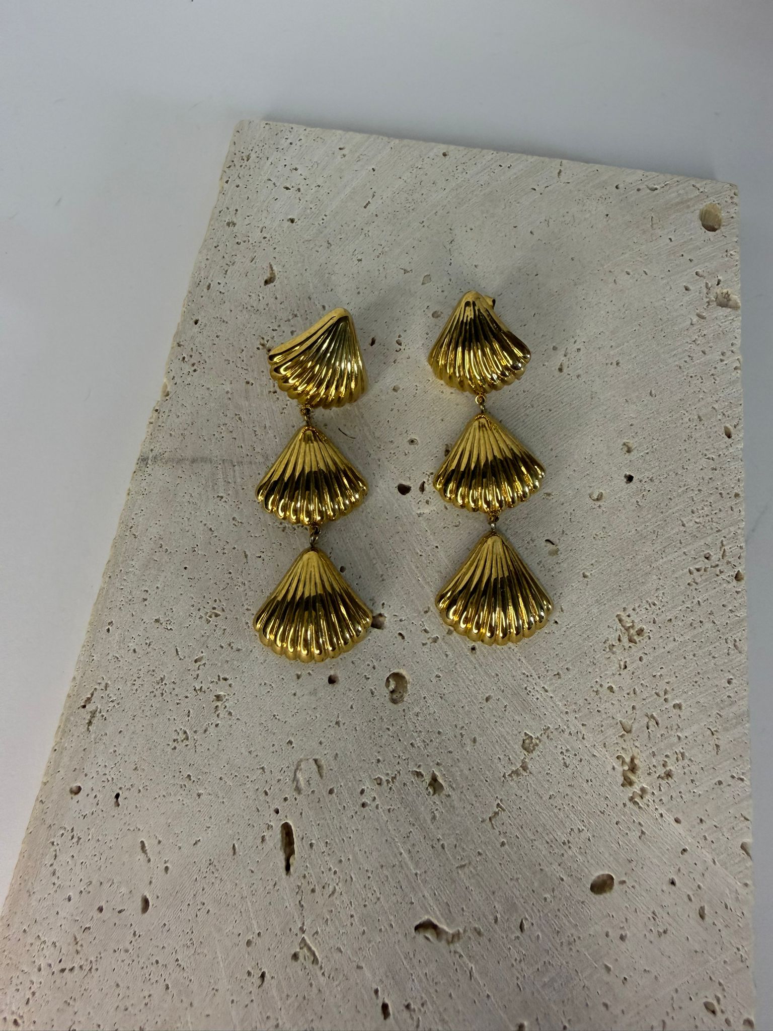 Sea Shelves